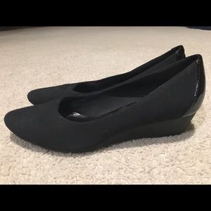 Joan & David small wedge high quality 7M